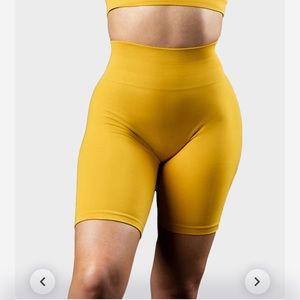 Alphalete amplify biker short